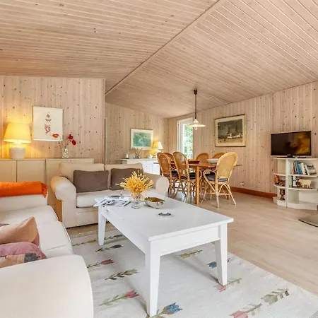 Tineke - 200m From The Sea By Interhome *