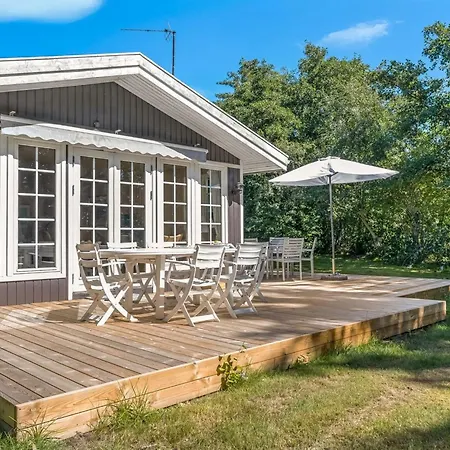 Tineke - 200m From The Sea By Interhome *